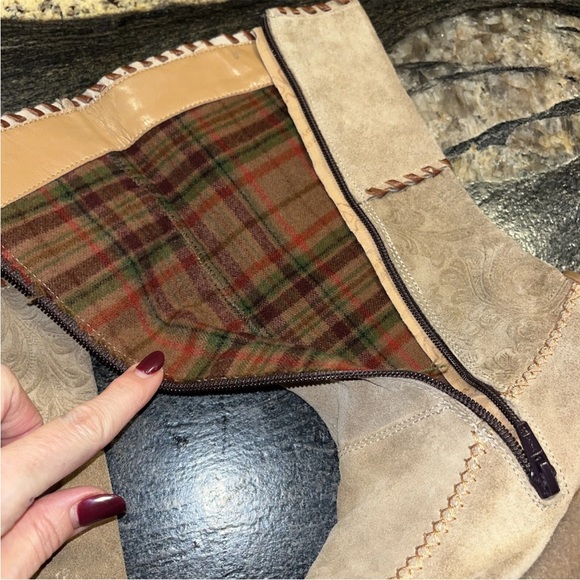 Luichiny ITALY 40 TAN SUEDE leather tall boots Embossed FLOWERS Square Toe 7 USA - Picture 12 of 16